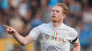 Kevin De Bruyne arriveert in een andere rol in het City of Manchester Stadium